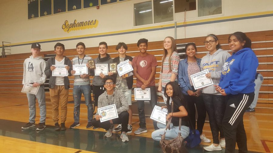 The athletes who received awards for cross country