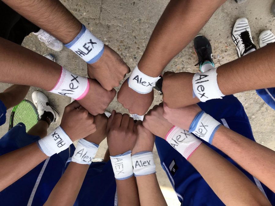 Tennis players paid tribute to Alex Arguello.