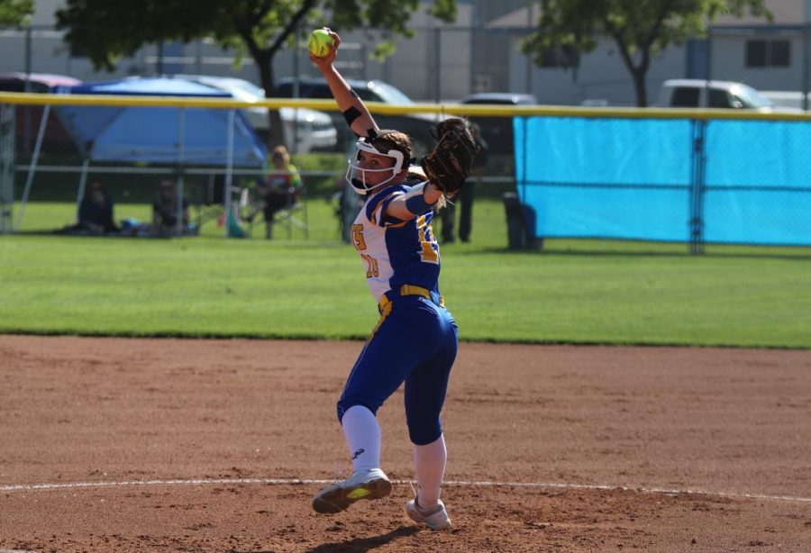 Kyleigh Phillips pitching for Taft High.
