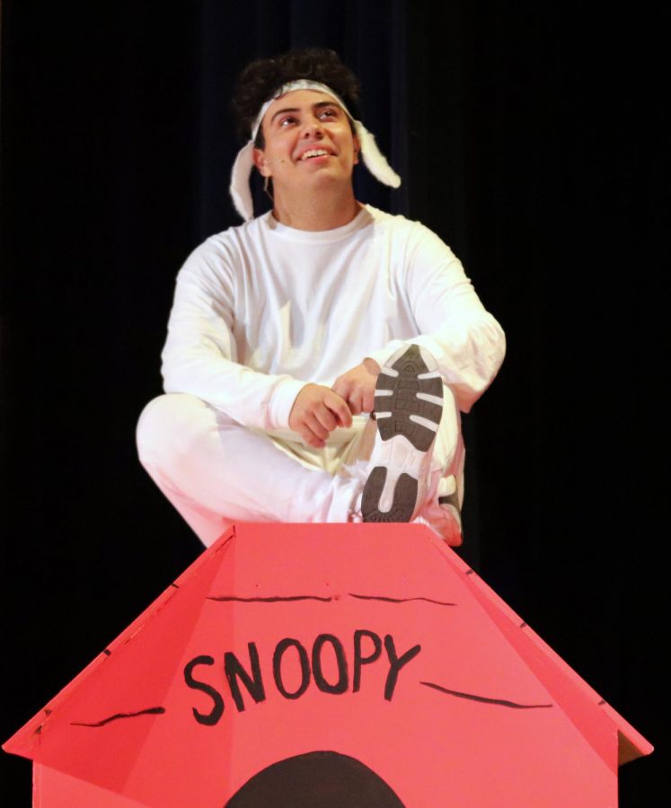 Zac+Krieger+singing+a+solo+as+Snoopy.