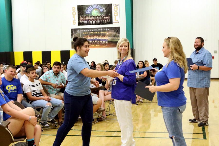Vania Romo receives her award for High Honors.