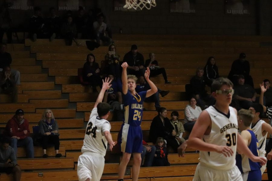 Sophomore+Connor+McAfee+pulls+up+a+three+pointer+in+their+away+loss+to+Shafter.